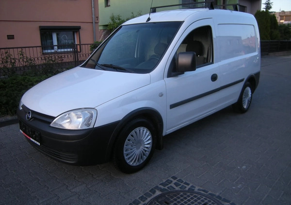 Opel Combo cena 9950 przebieg: 195000, rok produkcji 2004 z Kłobuck małe 301